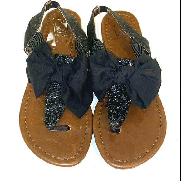 Material Girl Bow Sandals - Picture 4 of 11
